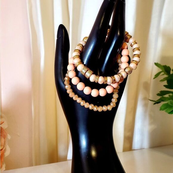 𝅺feeling Peachy Beaded Bracelet Set - Picture 3 of 7